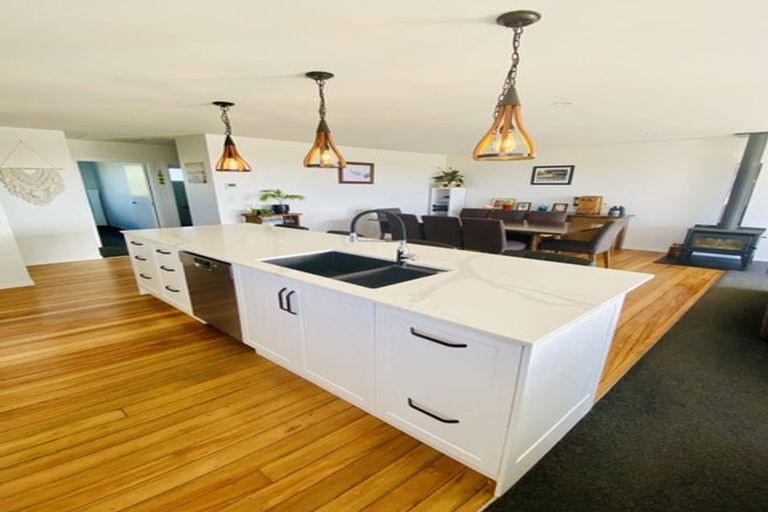 Photo of property in 16 Seaview Road, Ruakaka, 0116