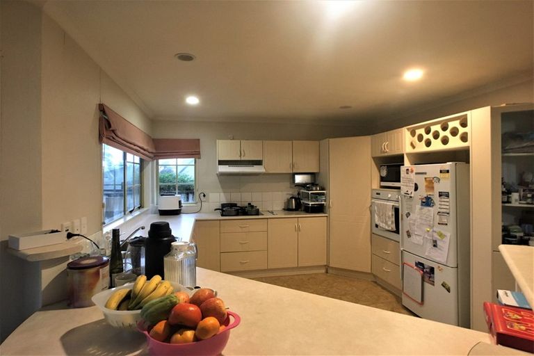 Photo of property in 15 Westminster Gardens, Unsworth Heights, Auckland, 0632