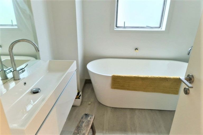 Photo of property in 1/14 Rothesay Bay Road, Rothesay Bay, Auckland, 0630