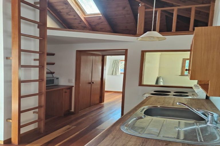 Photo of property in 43 Totara Street, Eastbourne, Lower Hutt, 5013