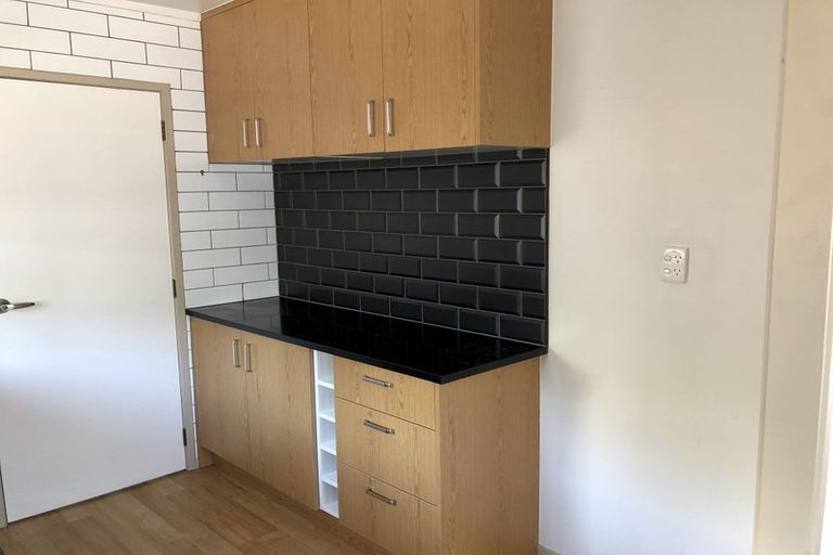 Photo of property in 2/4 Pine Street, New Lynn, Auckland, 0600