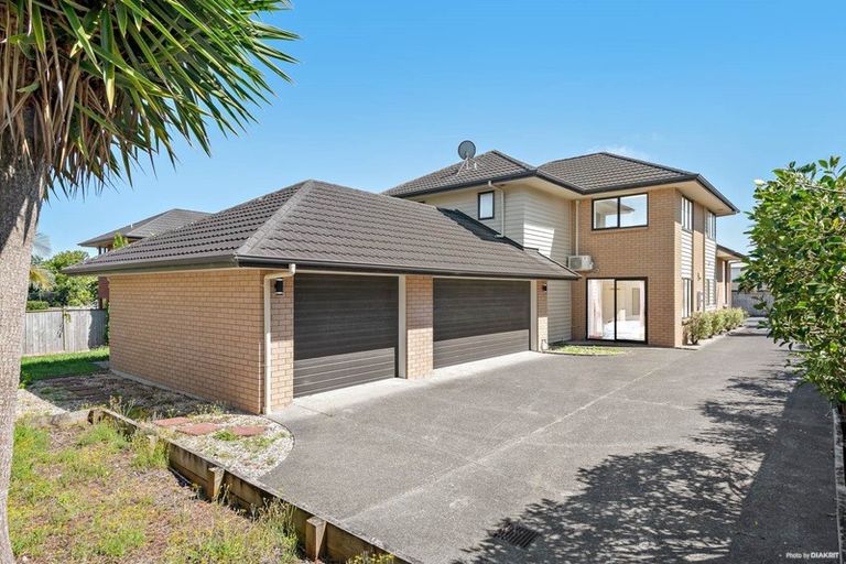 Photo of property in 21 Fairbairn Place, East Tamaki Heights, Auckland, 2016