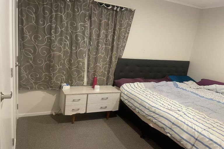Photo of property in 2 Cranberry Place, Bucklands Beach, Auckland, 2012