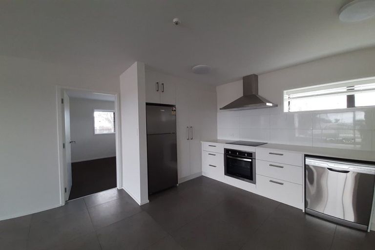 Photo of property in 1/4045f Great North Road, Glen Eden, Auckland, 0602