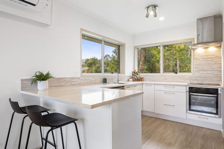 Photo of property in 1/14a Camrose Place, Glenfield, Auckland, 0629