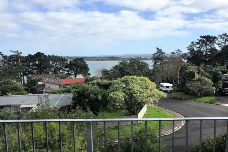 Photo of property in 1/39 Brigantine Drive, Beach Haven, Auckland, 0626