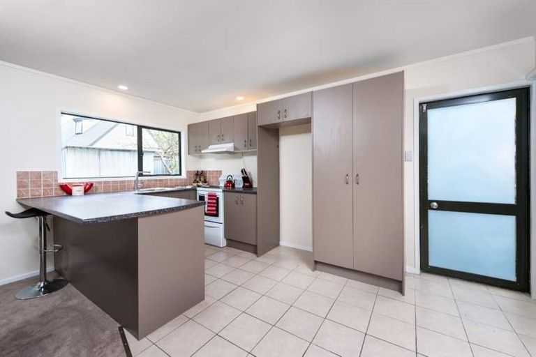 Photo of property in 12 Caspian Close, New Lynn, Auckland, 0600