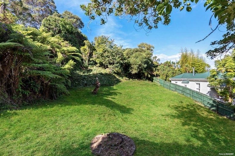 Photo of property in 8 Limmer Place, Browns Bay, Auckland, 0632
