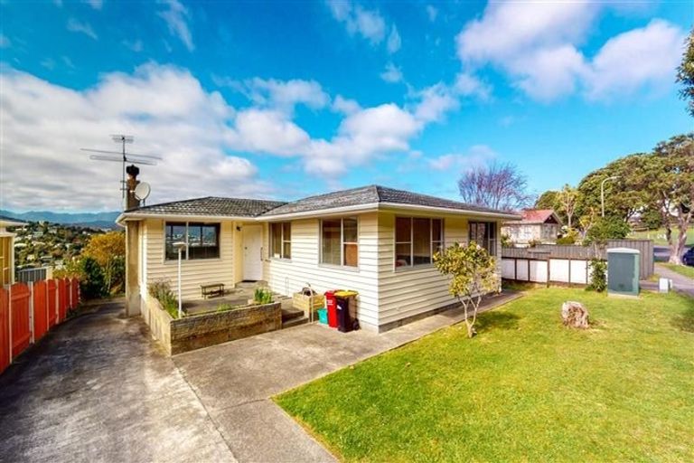 Photo of property in 68 Akaroa Drive, Maupuia, Wellington, 6022