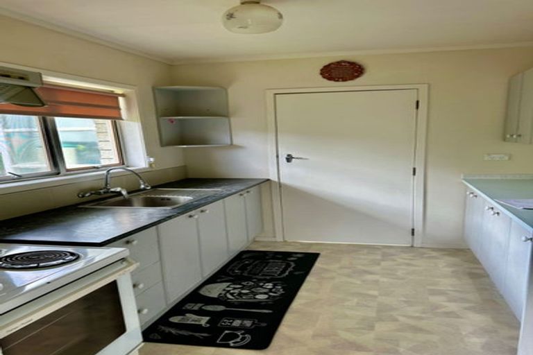 Photo of property in 2/35 Knightsbridge Drive, Forrest Hill, Auckland, 0620