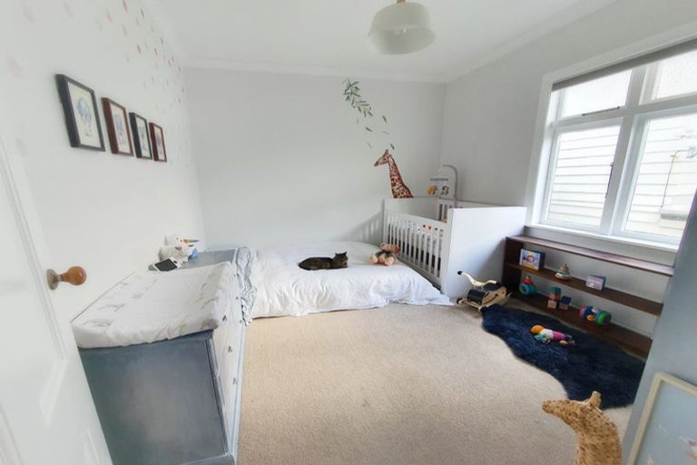 Photo of property in 112 Sutherland Road, Melrose, Wellington, 6023