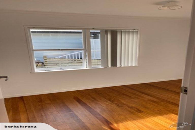 Photo of property in 73 Waimumu Road, Massey, Auckland, 0614