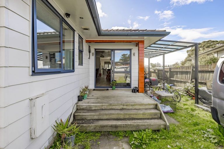 Photo of property in 1/52 Sikkim Crescent, Clover Park, Auckland, 2019