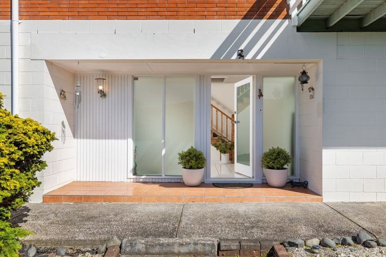 Photo of property in 13 Mcdowell Crescent, Hillcrest, Auckland, 0627