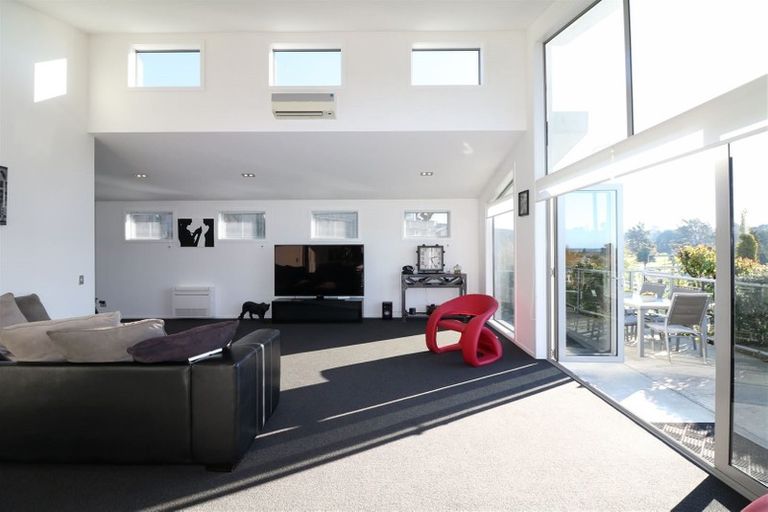 Photo of property in 92 Douglas Street, Highfield, Timaru, 7910