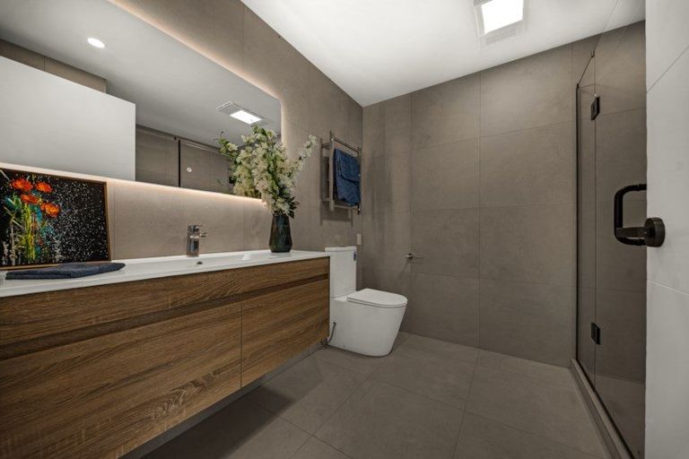 Photo of property in 3b Jillteresa Crescent, Half Moon Bay, Auckland, 2012
