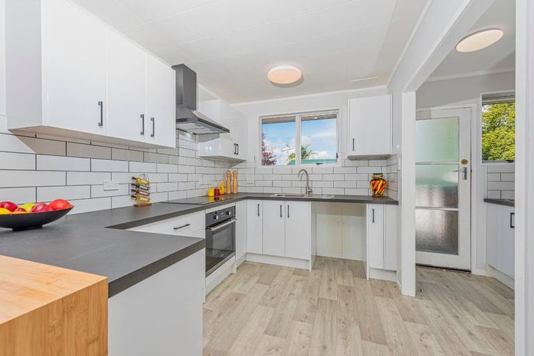 Photo of property in 1/26 Kemp Road, Massey, Auckland, 0614