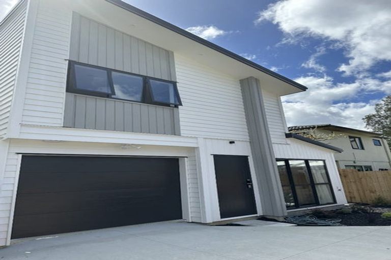 Photo of property in 11d Regency Place, Sunnynook, Auckland, 0632