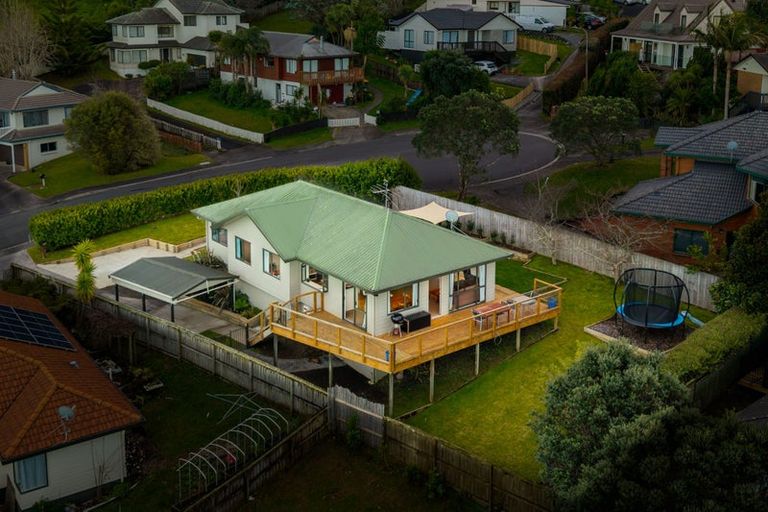 Photo of property in 9 Van Dyke Place, West Harbour, Auckland, 0618