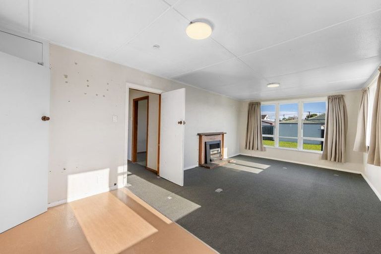 Photo of property in 23 Lambeth Crescent, Northcote, Christchurch, 8052