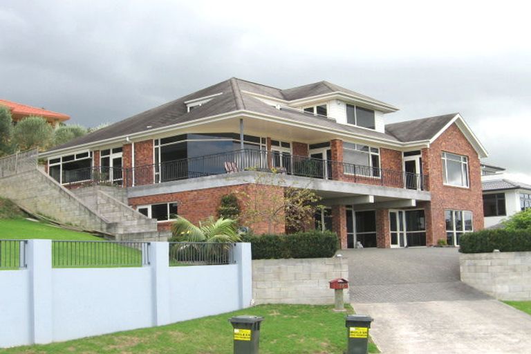 Photo of property in 22 Bonnard Place, West Harbour, Auckland, 0618