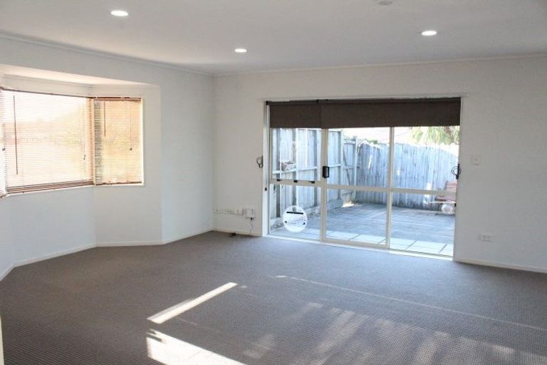 Photo of property in 1 Daria Place, Northpark, Auckland, 2013