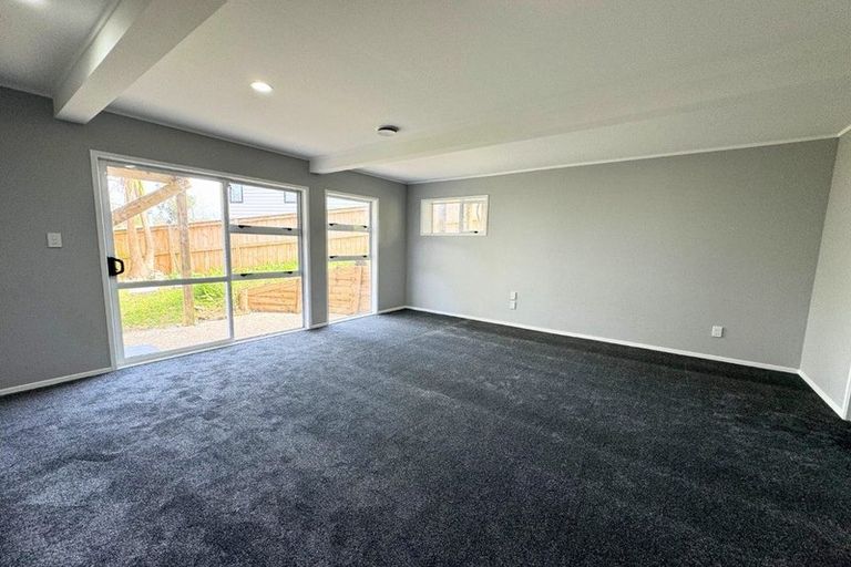Photo of property in 9 Woodhouse Place, West Harbour, Auckland, 0618