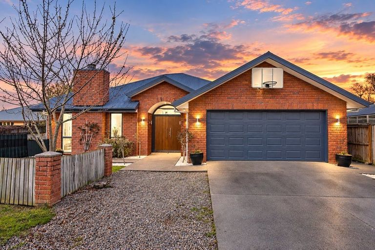 Photo of property in 18 Sycamore Close, Rangiora, 7400