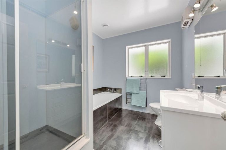 Photo of property in 38 Polo Prince Drive, Totara Park, Manurewa, 2576