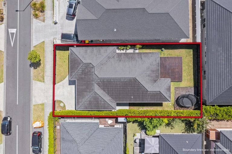 Photo of property in 4 Kriletich Drive, Kumeu, 0810