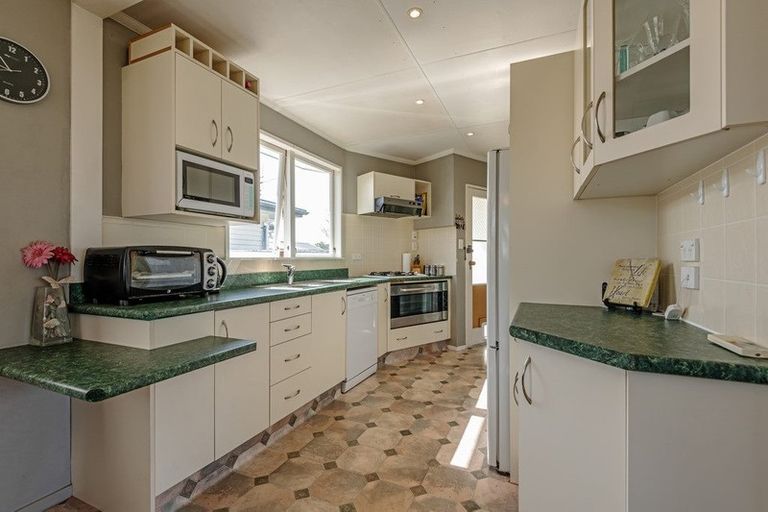 Photo of property in 22 Rhodes Drive, Kelvin Grove, Palmerston North, 4414