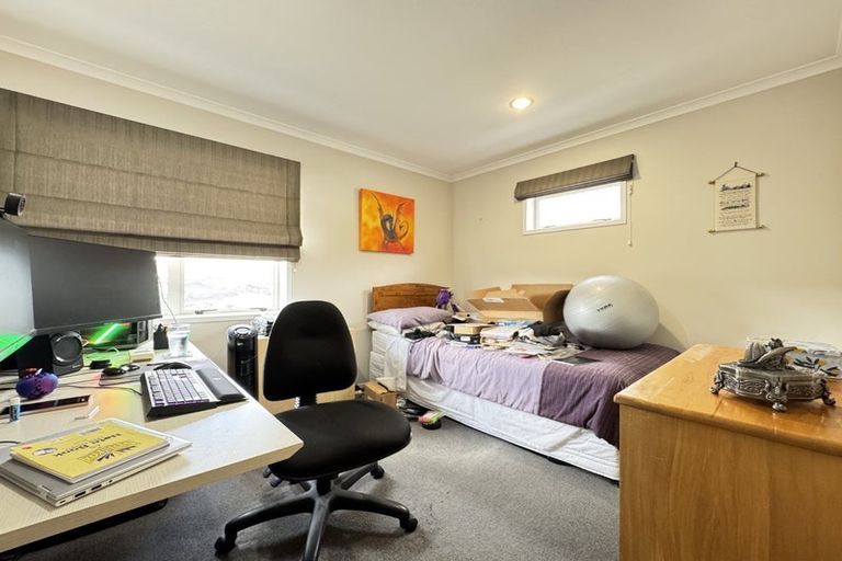 Photo of property in 20 Chastudon Place, Tawa, Wellington, 5028