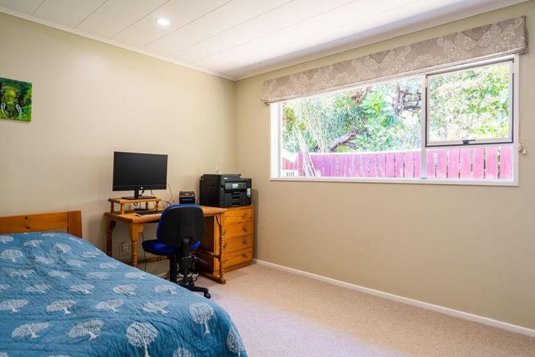 Photo of property in 24 Rewarewa Crescent, Waikanae, 5036