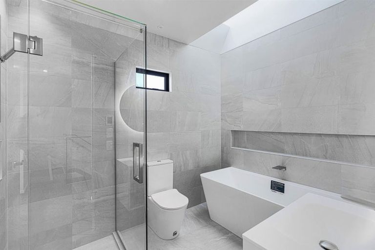 Photo of property in 1a Mcfaddens Road, St Albans, Christchurch, 8052