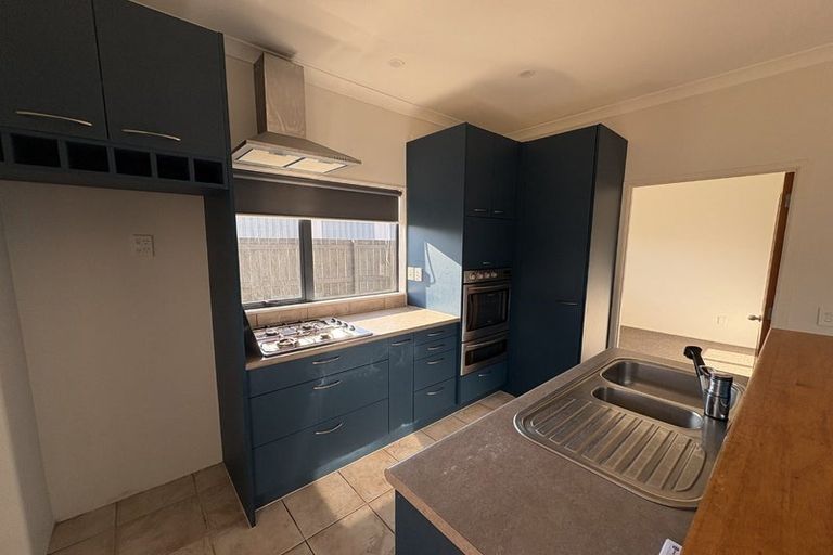 Photo of property in 76 Edgewater Drive, Pakuranga, Auckland, 2010