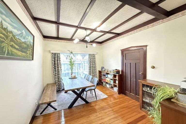 Photo of property in 8 Nikau Street, New Lynn, Auckland, 0600