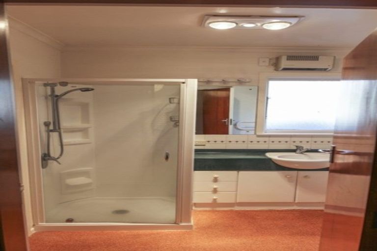 Photo of property in 32 Bryndwr Road, Fendalton, Christchurch, 8052