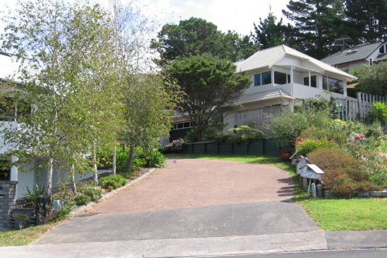Photo of property in 1/26 Ronald Macken Place, Windsor Park, Auckland, 0632