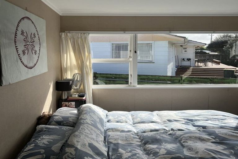 Photo of property in 44 Harmel Road, Glendene, Auckland, 0602