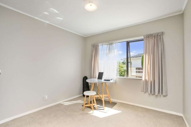 Photo of property in 8 Le Havre Place, Takanini, 2112
