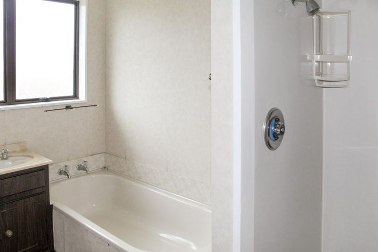 Photo of property in 37 Humphries Place, Awapuni, Palmerston North, 4412