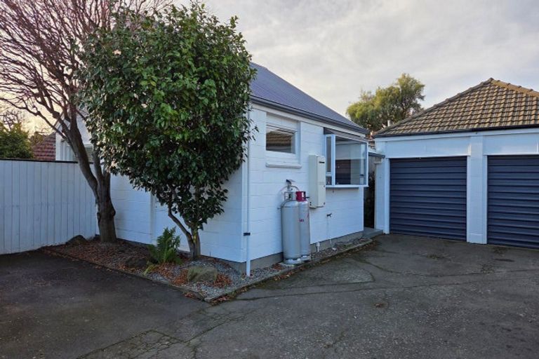 Photo of property in 1/18 Maidstone Road, Ilam, Christchurch, 8041