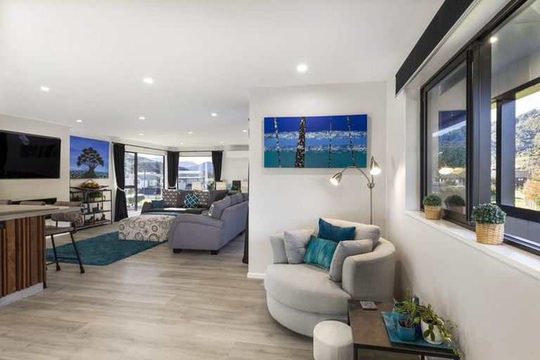 Photo of property in 15 Beach Road, Waikawa, Picton, 7220