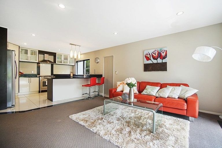 Photo of property in 2 Hawkdun Drive, Flat Bush, Auckland, 2016