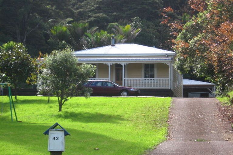 Photo of property in 42 Warner Park Avenue, Laingholm, Auckland, 0604
