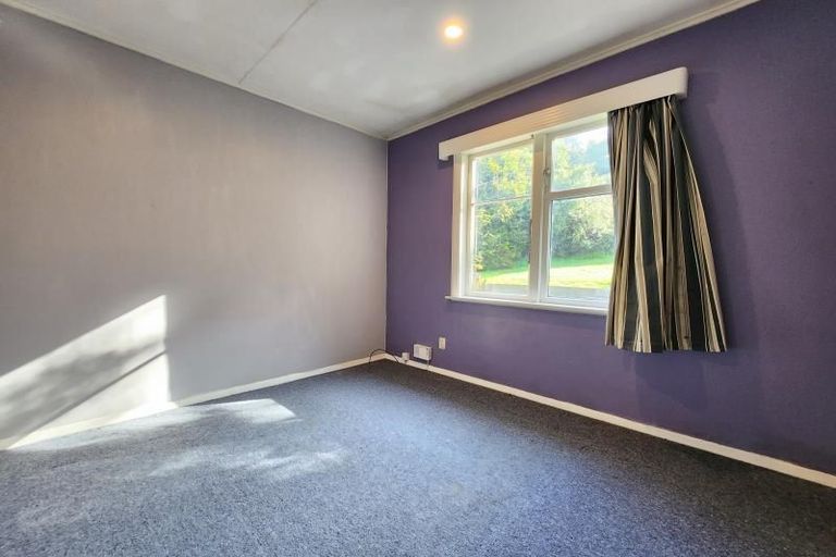 Photo of property in 118 Broderick Road, Johnsonville, Wellington, 6037