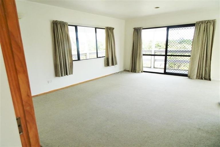 Photo of property in 10 Emery Grove, Bayview, Auckland, 0629