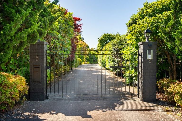 Photo of property in 5 Lavinia Grove, Waikanae Beach, Waikanae, 5036