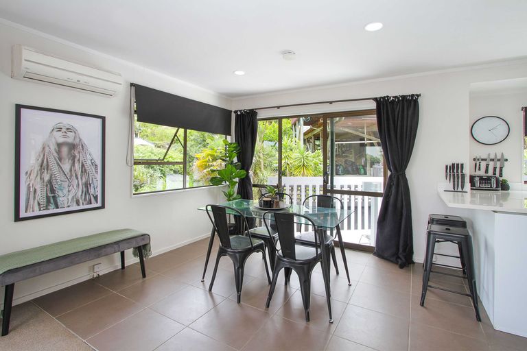 Photo of property in 1/27 Sovereign Place, Glenfield, Auckland, 0629