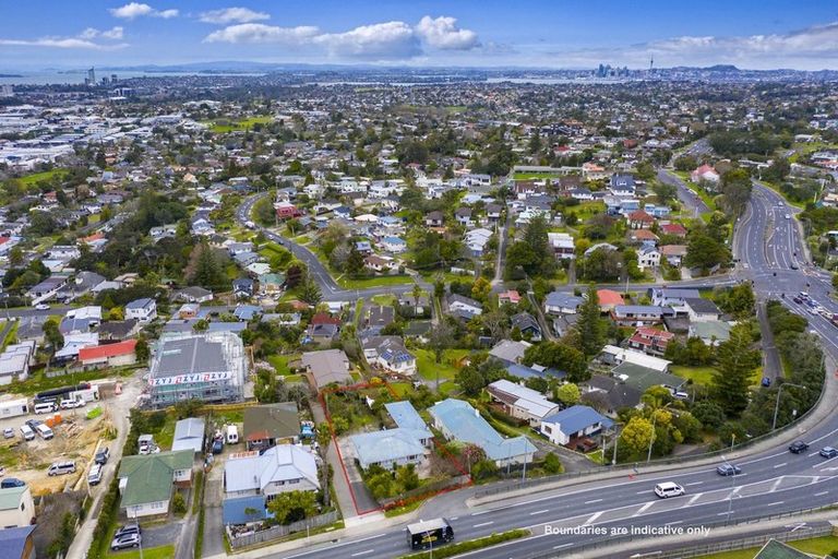 Photo of property in 545 Glenfield Road, Glenfield, Auckland, 0629
